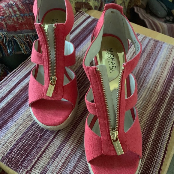 Classic authentic MICHAEL KORS Wedges. - Picture 7 of 7